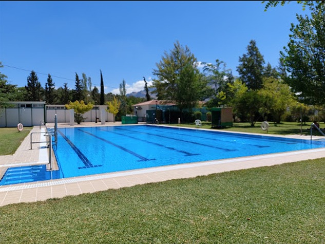 piscina municipal deportiva al aire libre