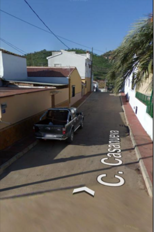 Acerado cortado en CALLE CASANUEVA